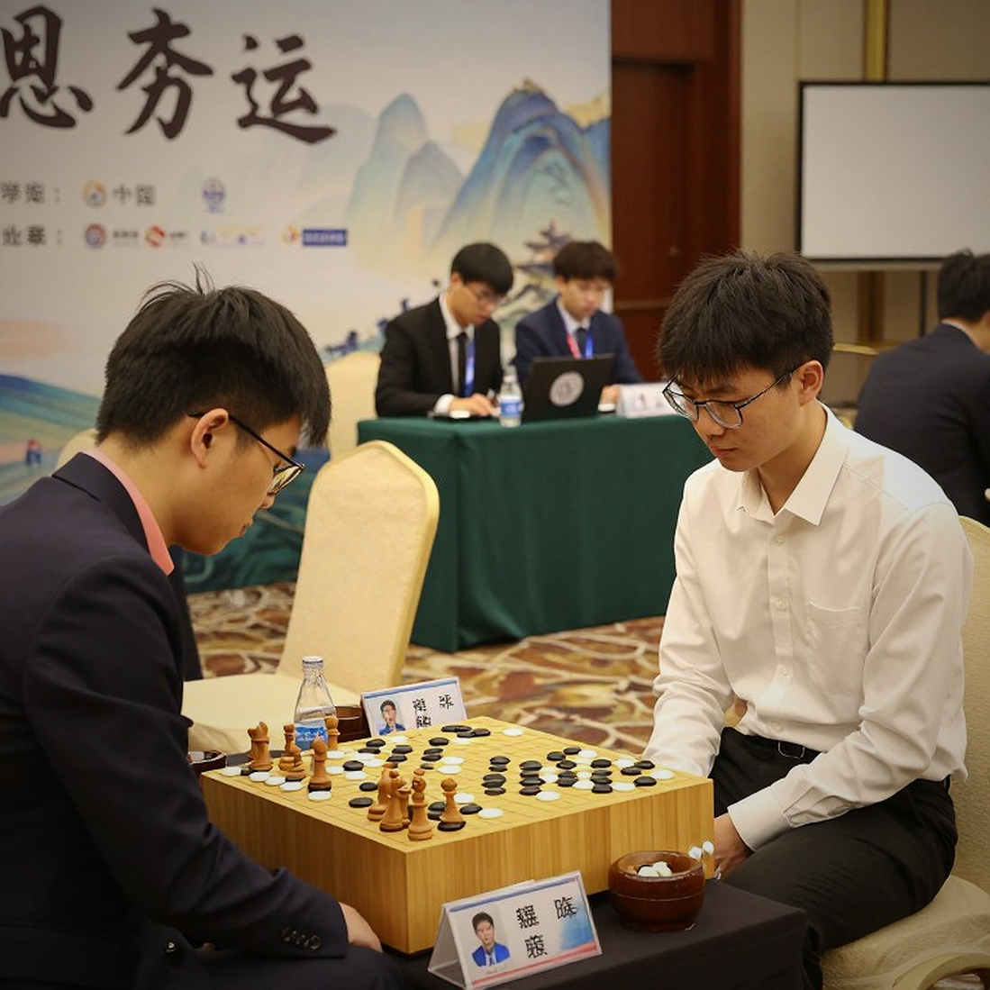 Bản vá lặng thinh: Daniel King, Najdorf, và sáu mươi phút không hứa hẹn điều mới