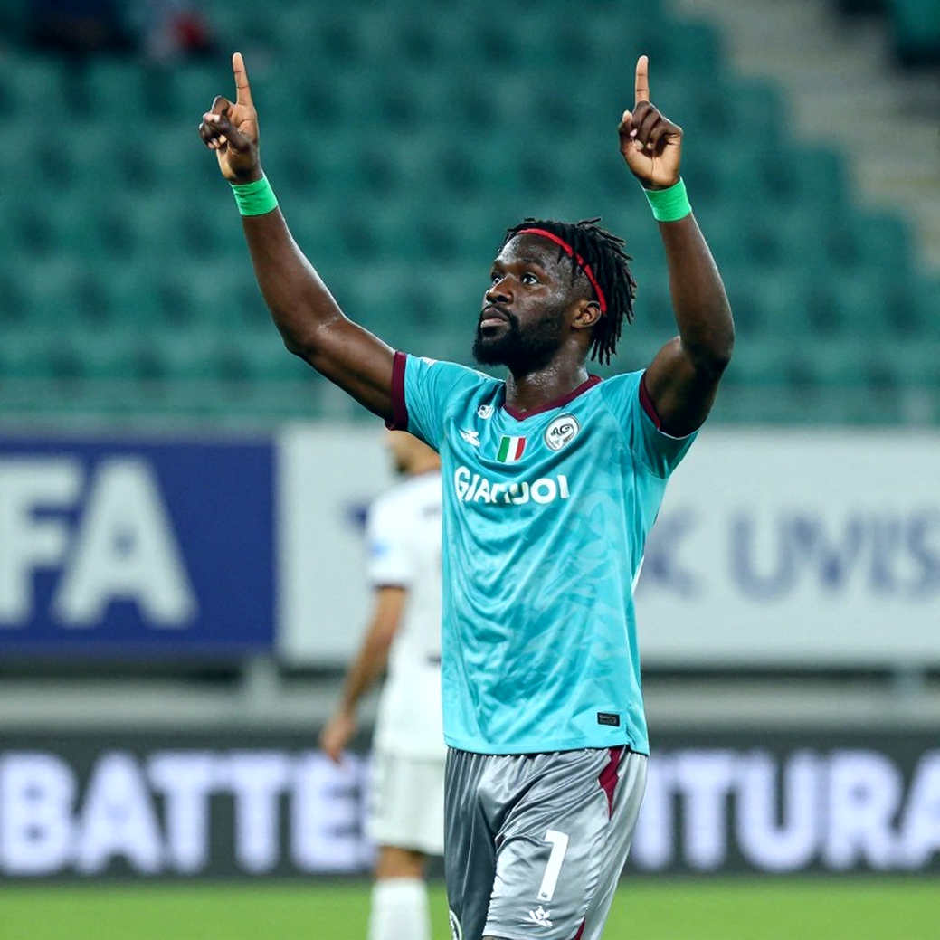 Feyenoord và bài toán ngày cuối chuyển nhượng: Khi sự chuẩn bị thầm lặng đối đầu với tin đồn
