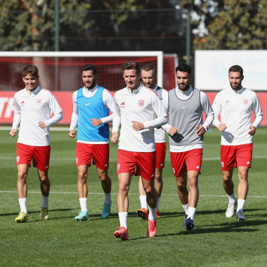 Raheem Sterling nhận tội lái xe nguy hiểm: hồ sơ một cầu thủ tự do và hóa đơn thương hiệu chưa ai trả